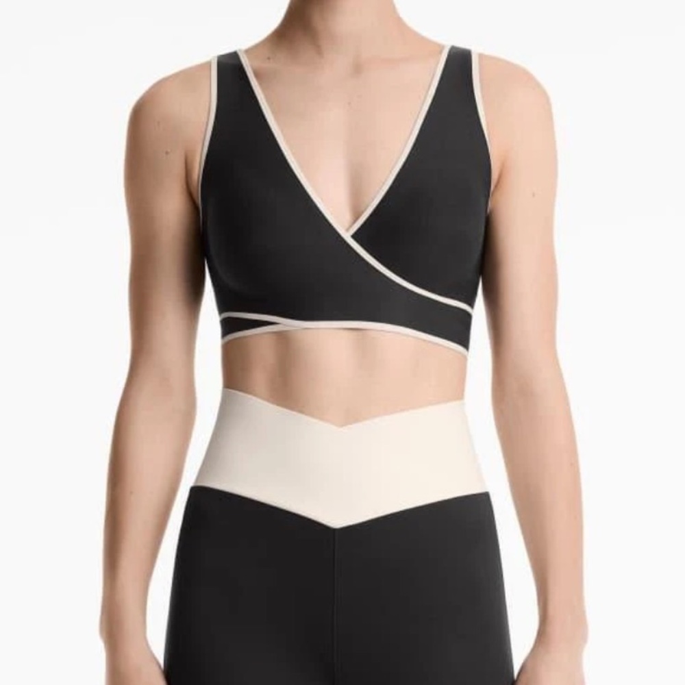 Oysho Navy and White Perfect-Adapt Medium Support Crossover Sports Bra
